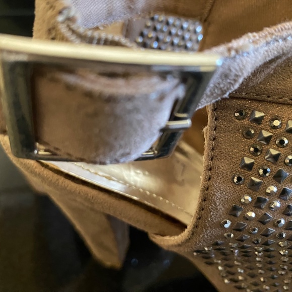 Jennifer Lopez Sasha Blush Heels with studs - Picture 15 of 15